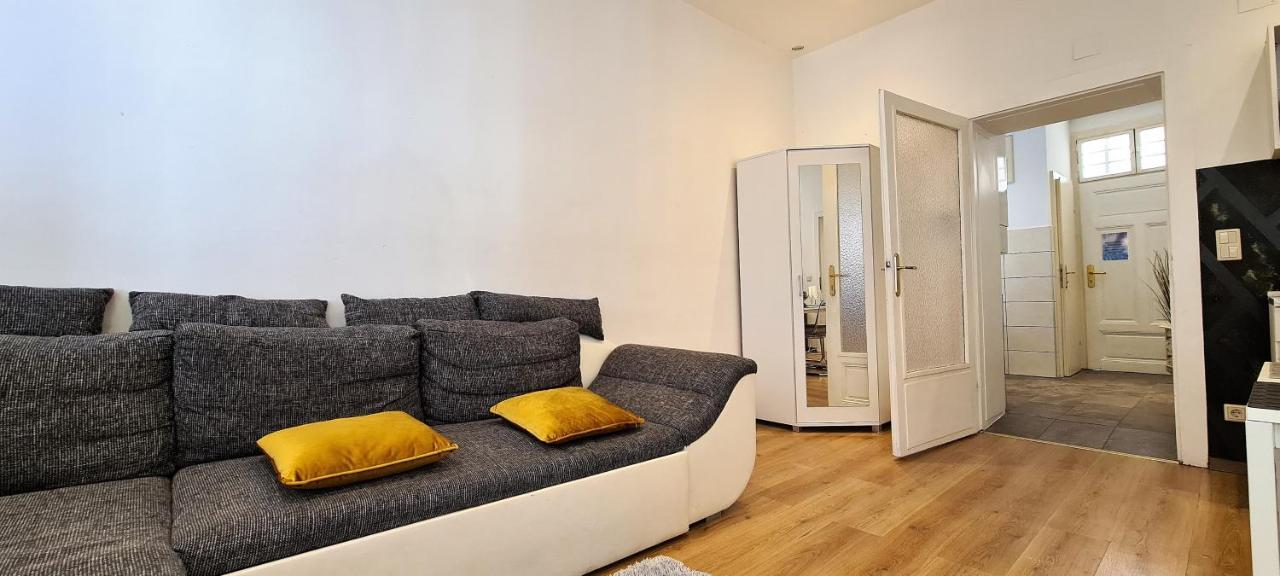 Wiener Buddha Style Flat With Inner Garden- Marzstrasse * Wenen