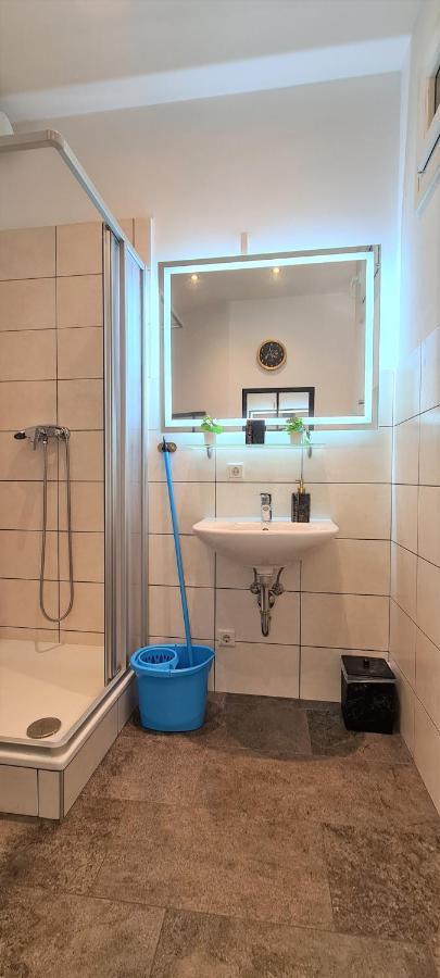 Wiener Buddha Style Flat With Inner Garden- Marzstrasse Wenen