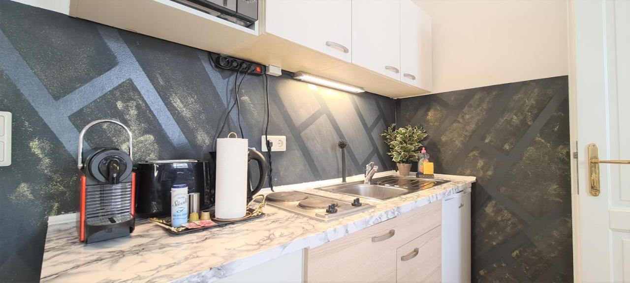 Wiener Buddha Style Flat With Inner Garden- Marzstrasse * Wenen