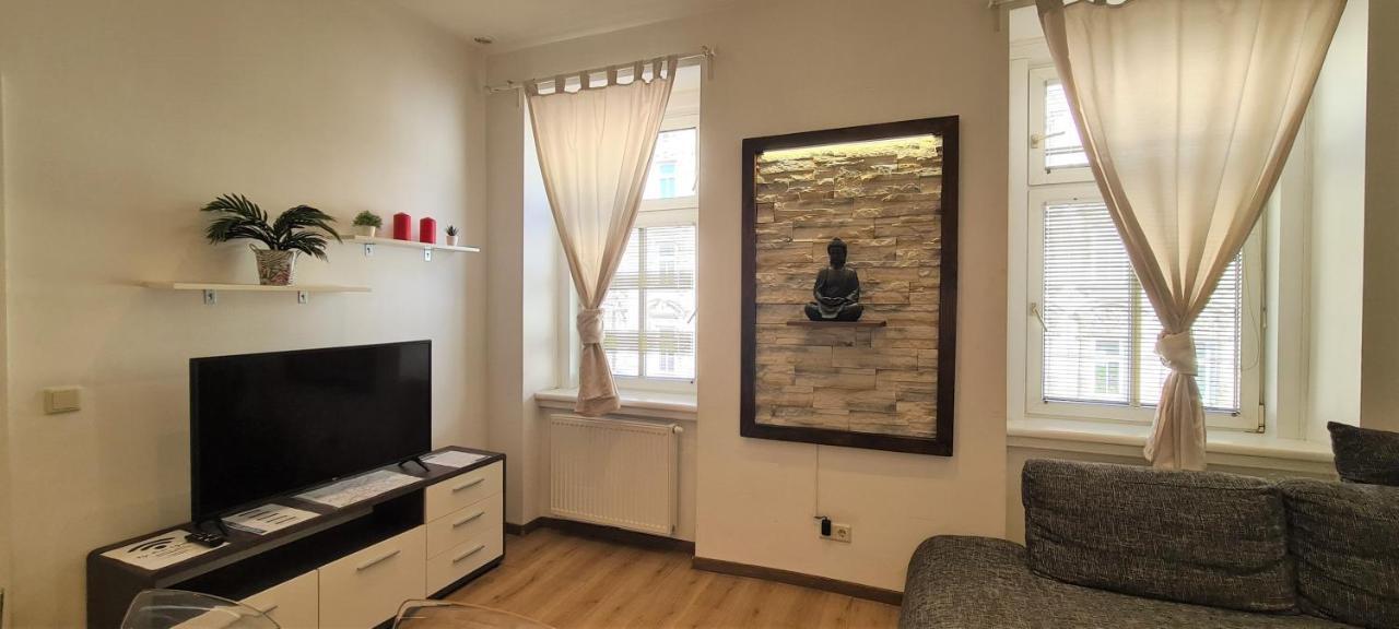 Wiener Buddha Style Flat With Inner Garden- Marzstrasse Wenen